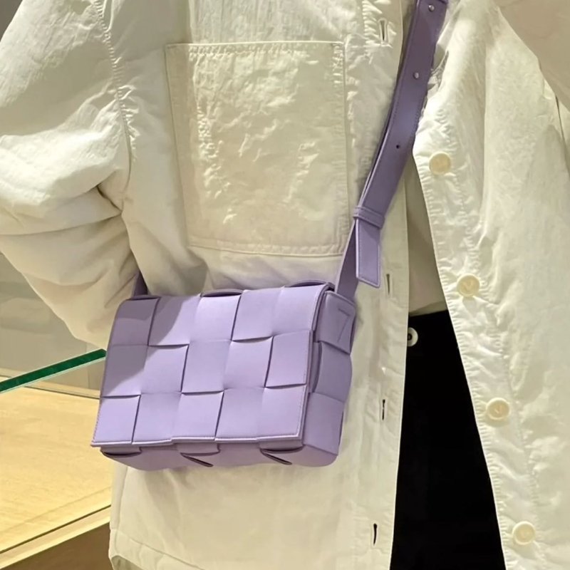 Bottega Veneta Cassette 紫藤色15格 23*15*5cm 全新 配件有塵袋-1