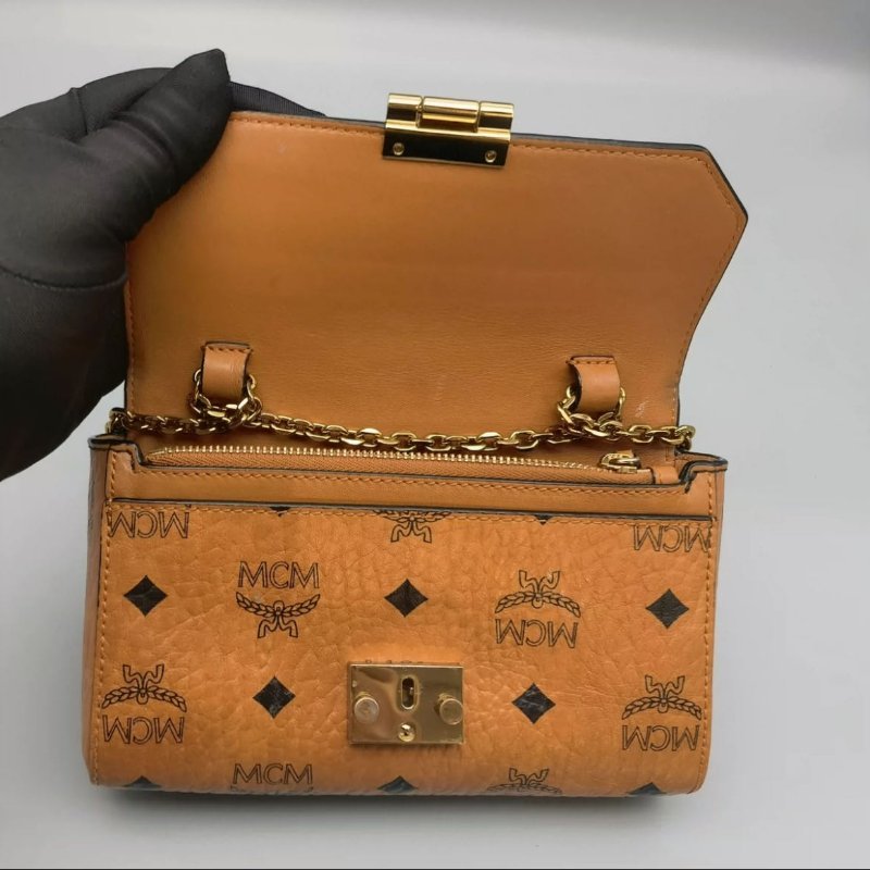 MCM 信封鍊條包小號 幾乎全新 經典款式百搭,鍊條可拆 可肩背可斜背 尺寸18*12-1
