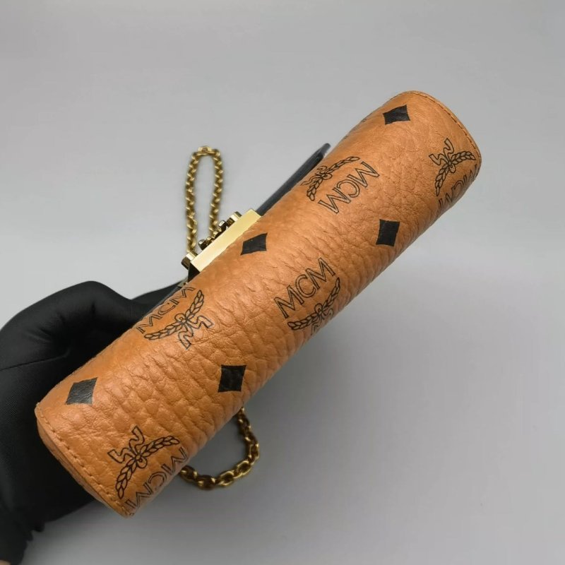 MCM 信封鍊條包小號 幾乎全新 經典款式百搭,鍊條可拆 可肩背可斜背 尺寸18*12-4