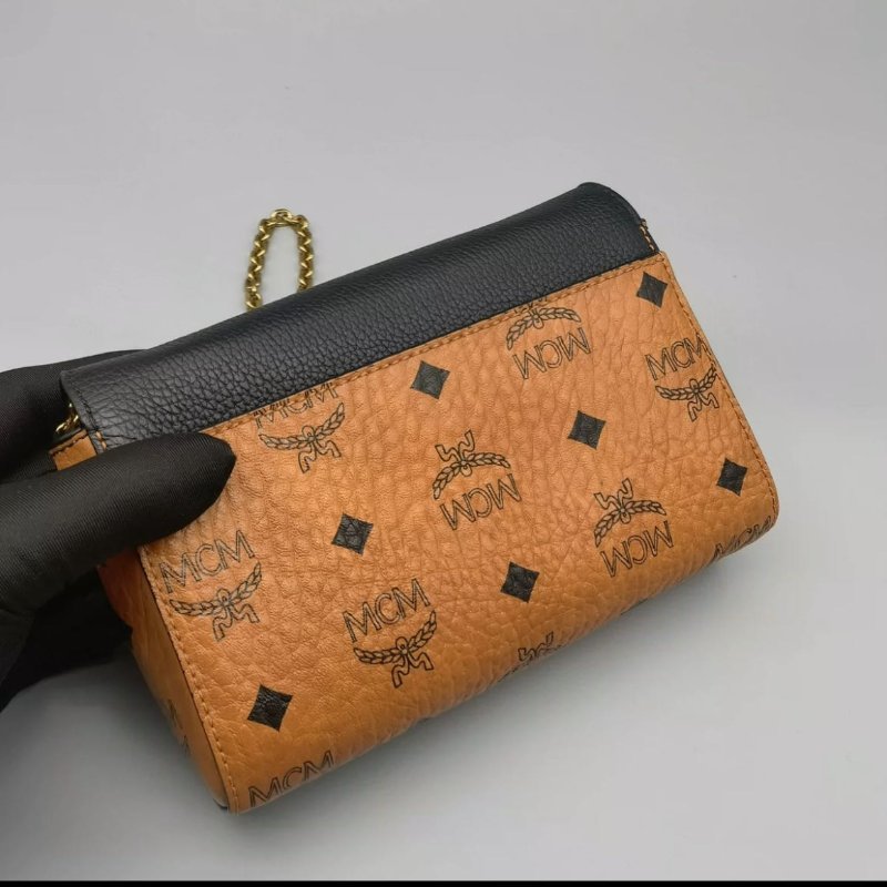MCM 信封鍊條包小號 幾乎全新 經典款式百搭,鍊條可拆 可肩背可斜背 尺寸18*12-5