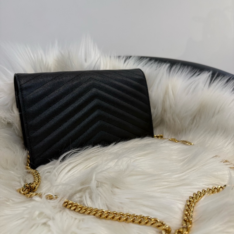YSL V字縫線魚子醬 woc 信封包-3