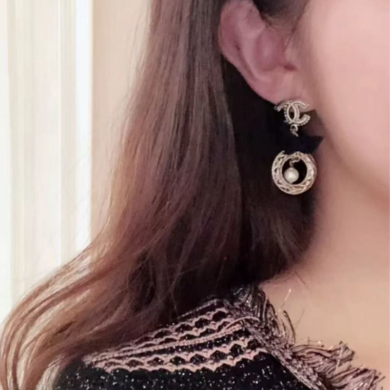 Chanel 新款 蝴蝶結珍珠雙c耳環 很新-1