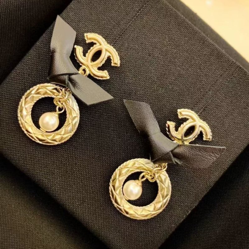 Chanel 新款 蝴蝶結珍珠雙c耳環 很新-2