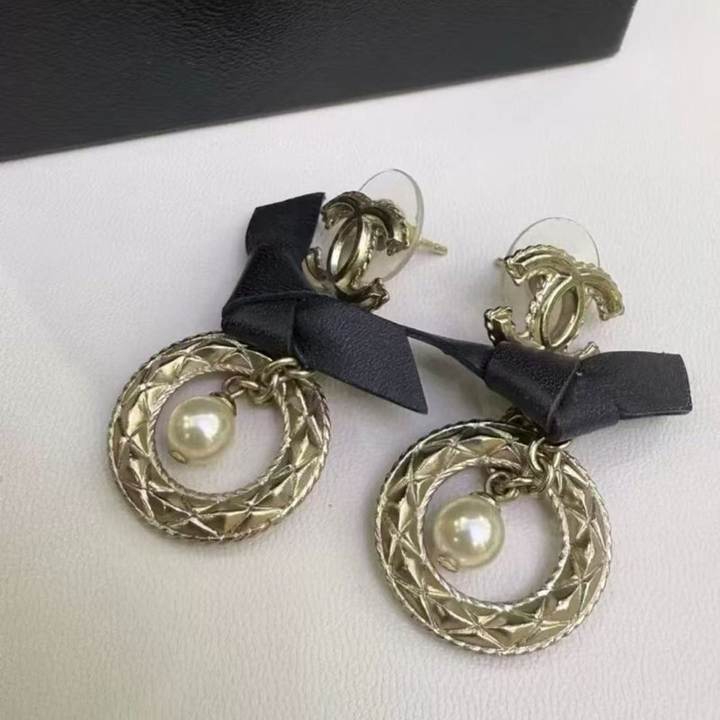 Chanel 新款 蝴蝶結珍珠雙c耳環 很新-3