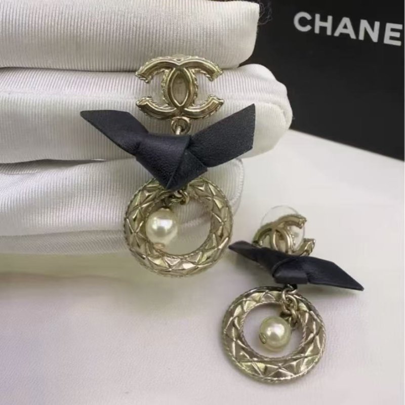 Chanel 新款 蝴蝶結珍珠雙c耳環 很新-4