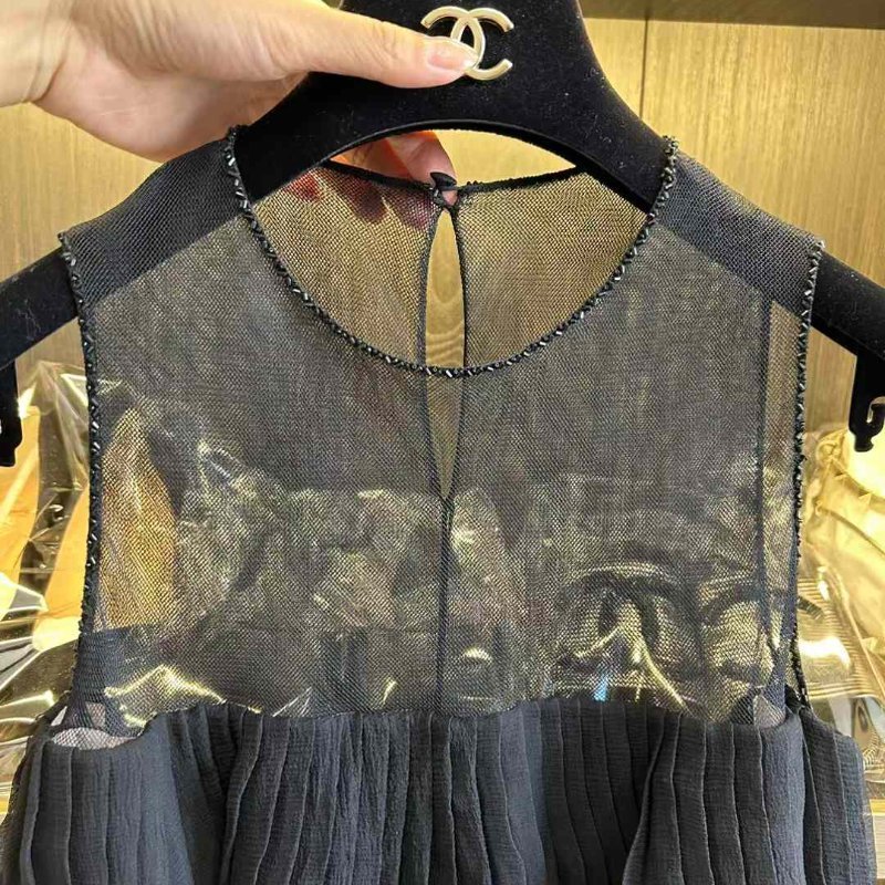 DIOR 限量連身裙 原價六十幾萬 尺寸36碼 只穿一兩次 桑蠶絲拚刺繡釘珠 優雅氣質 經典永不過時 誠可議-1