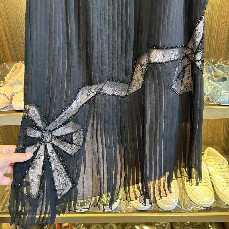 DIOR 限量連身裙 原價六十幾萬 尺寸36碼 只穿一兩次 桑蠶絲拚刺繡釘珠 優雅氣質 經典永不過時 誠可議-4