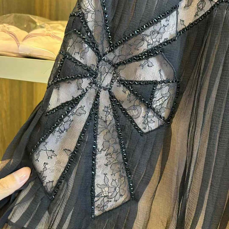 DIOR 限量連身裙 原價六十幾萬 尺寸36碼 只穿一兩次 桑蠶絲拚刺繡釘珠 優雅氣質 經典永不過時 誠可議-5