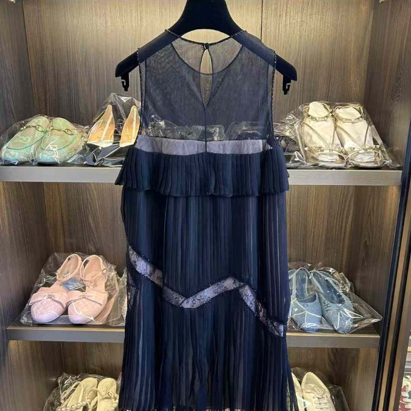 DIOR 限量連身裙 原價六十幾萬 尺寸36碼 只穿一兩次 桑蠶絲拚刺繡釘珠 優雅氣質 經典永不過時 誠可議-7