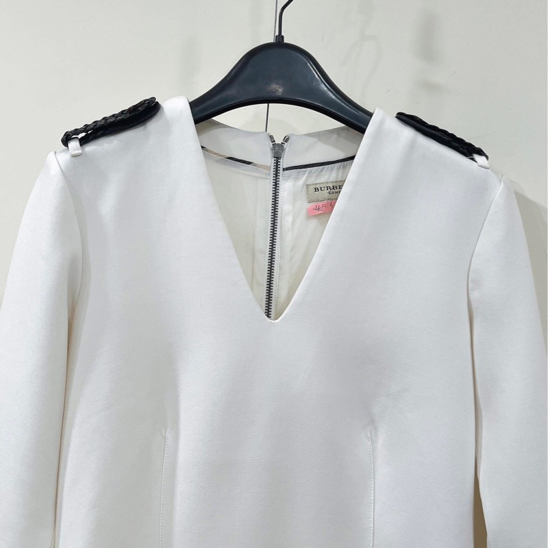 BURBERRY  倫敦 小牛皮編織肩扣V領洋裝-5