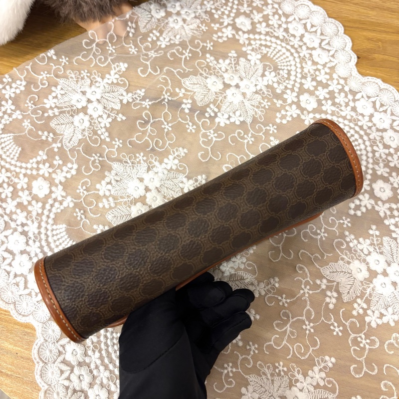 Celine Macadam Pouch 啡色凱旋門圓筒形腋下包 斜揹袋 送肩帶-7