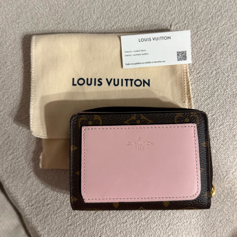 Louis Vuitton經典Lou系列Monogram印花拉鍊短夾(芭蕾粉色)-0
