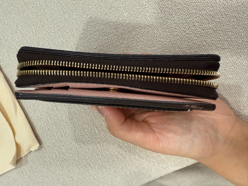 Louis Vuitton經典Lou系列Monogram印花拉鍊短夾(芭蕾粉色)-9