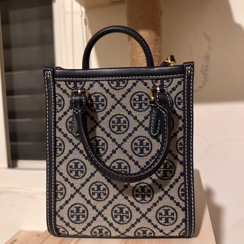 Tory Burch 經典復古藏藍老花琴譜包-9