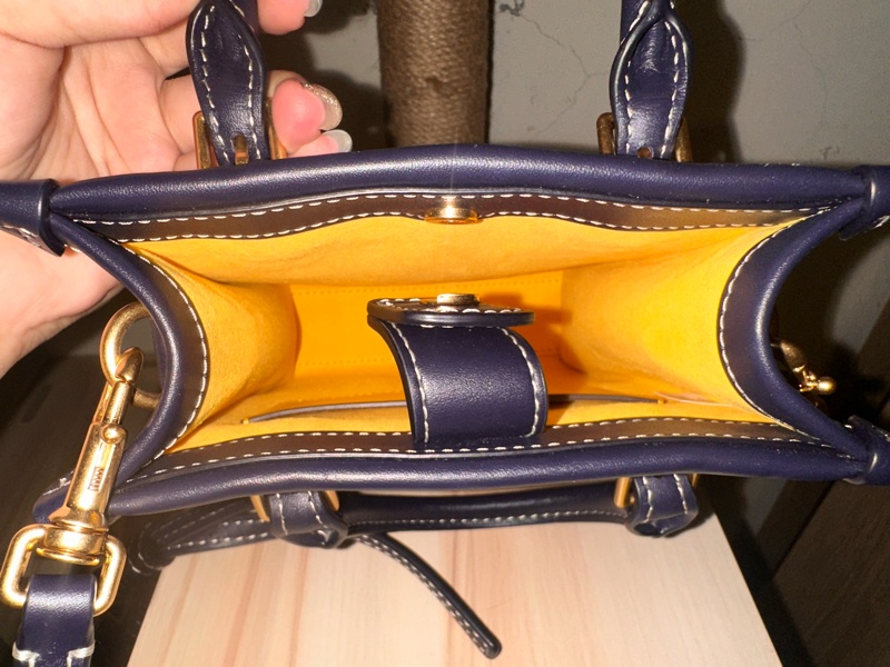 Tory Burch 經典復古藏藍老花琴譜包-11