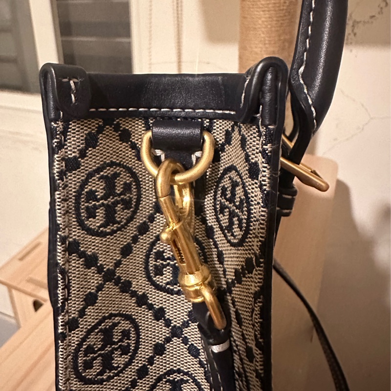 Tory Burch 經典復古藏藍老花琴譜包-15