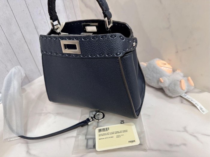 小巴黎二手名牌 真品fendi mini peekaboo 午夜藍 藏藍 膜在 未使用 附件齊全 專櫃16.8萬-10