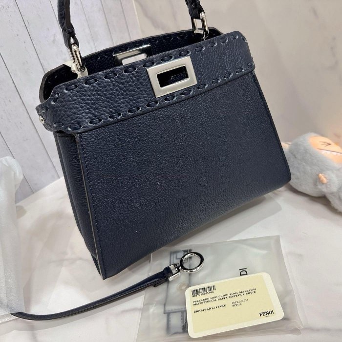小巴黎二手名牌 真品fendi mini peekaboo 午夜藍 藏藍 膜在 未使用 附件齊全 專櫃16.8萬-12