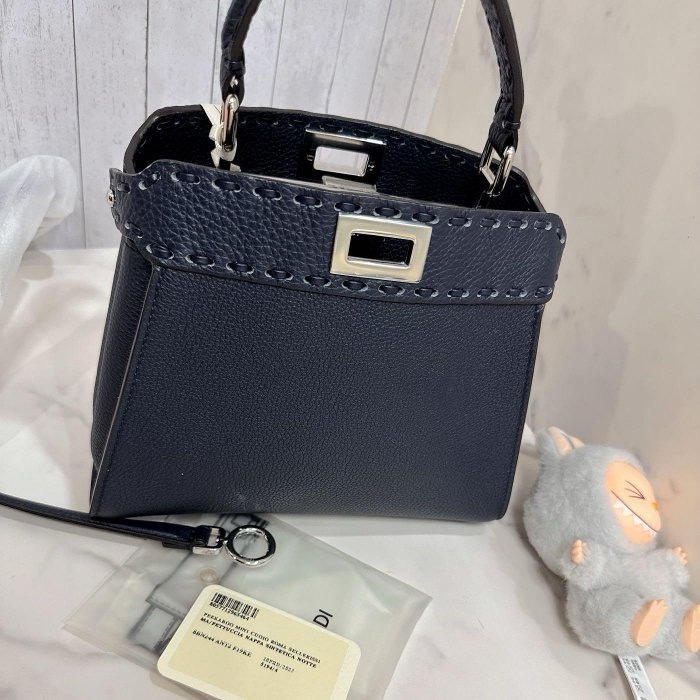 小巴黎二手名牌 真品fendi mini peekaboo 午夜藍 藏藍 膜在 未使用 附件齊全 專櫃16.8萬-13