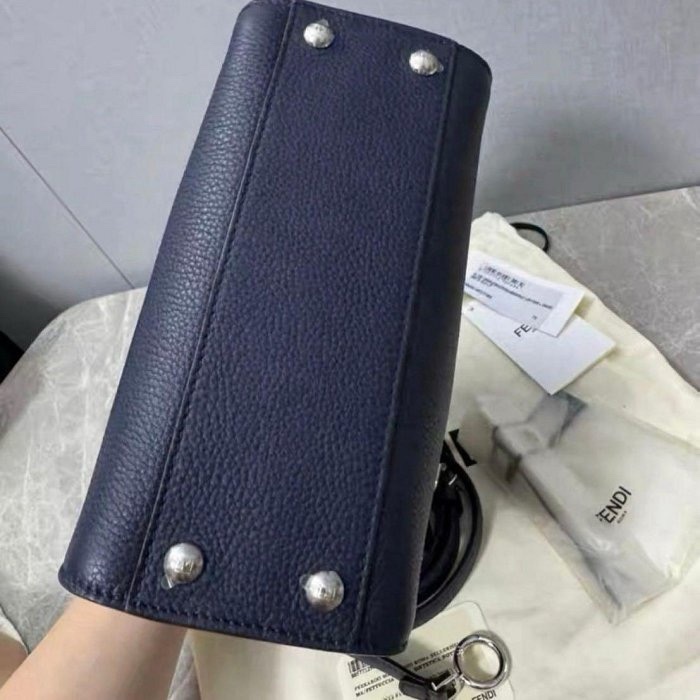 小巴黎二手名牌 真品fendi mini peekaboo 午夜藍 藏藍 膜在 未使用 附件齊全 專櫃16.8萬-14