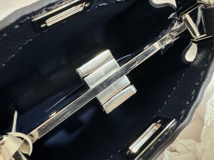 小巴黎二手名牌 真品fendi mini peekaboo 午夜藍 藏藍 膜在 未使用 附件齊全 專櫃16.8萬-23