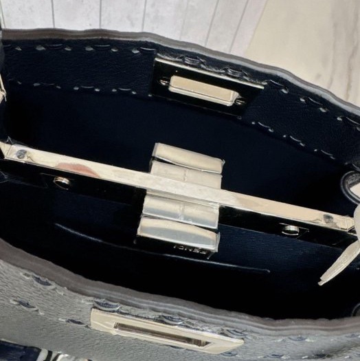 小巴黎二手名牌 真品fendi mini peekaboo 午夜藍 藏藍 膜在 未使用 附件齊全 專櫃16.8萬-24