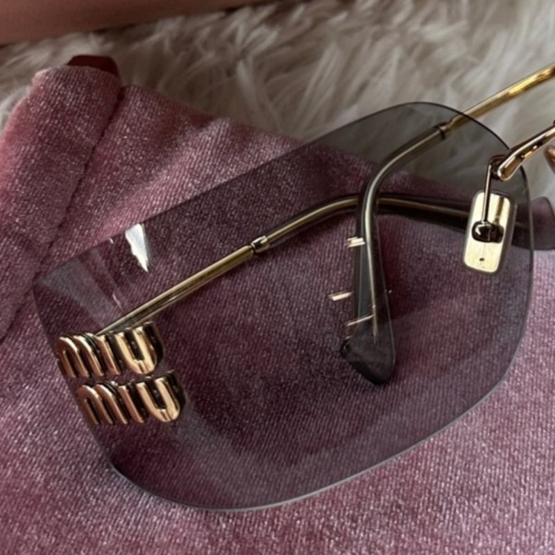 miumiu 繆繆 MU54YS 墨鏡 太陽鏡 金色logo 細鏡腿 不規則形-3