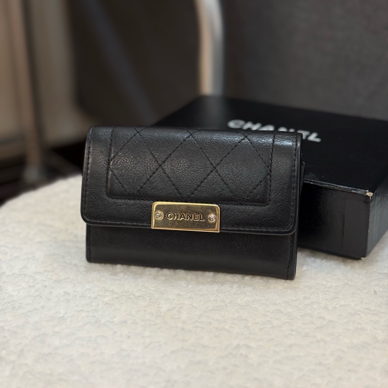 (保留中)CHANEL金屬鐵牌黑色卡夾零錢包-0