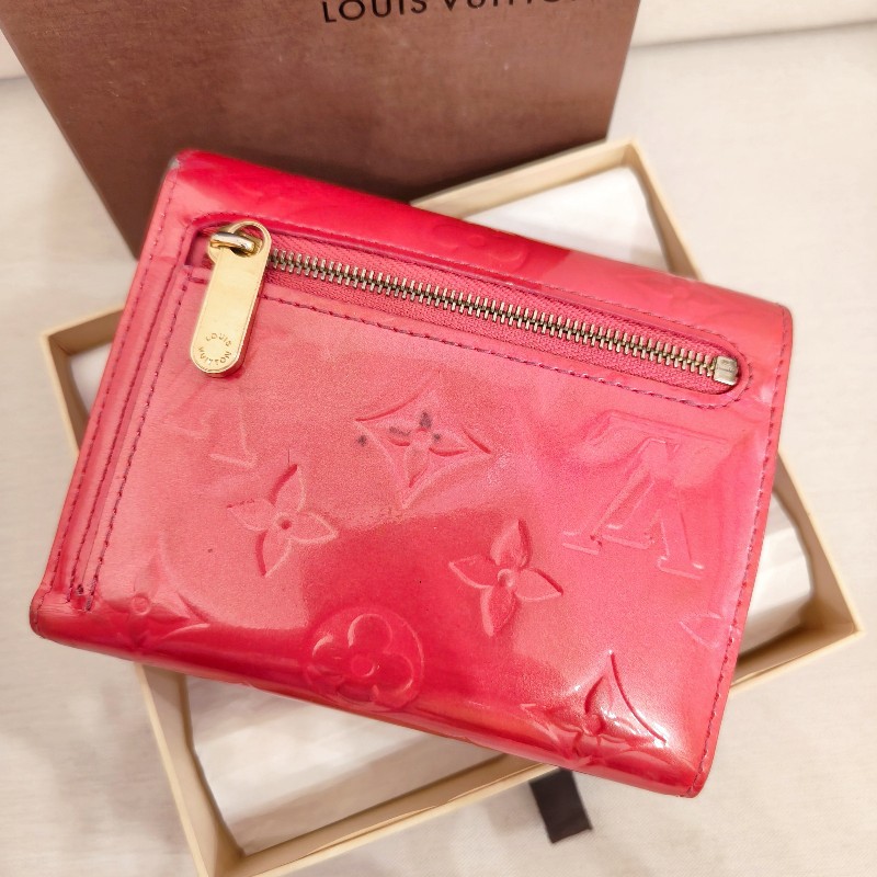 Louis Vuitton 漆皮壓花短夾-1