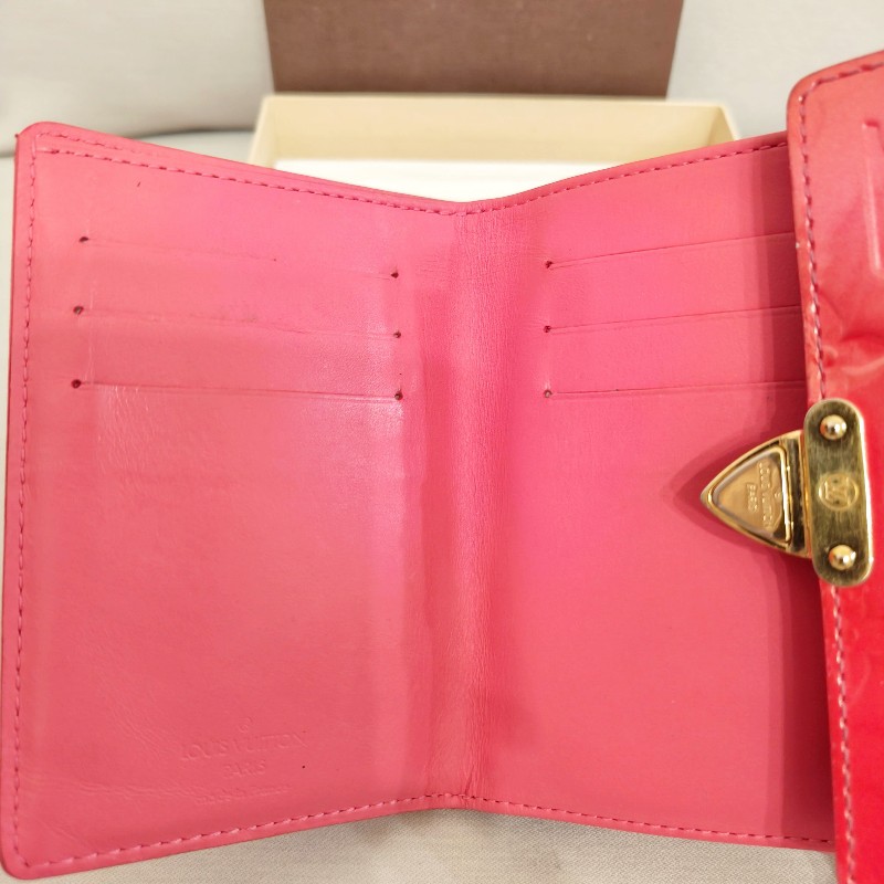 Louis Vuitton 漆皮壓花短夾-16