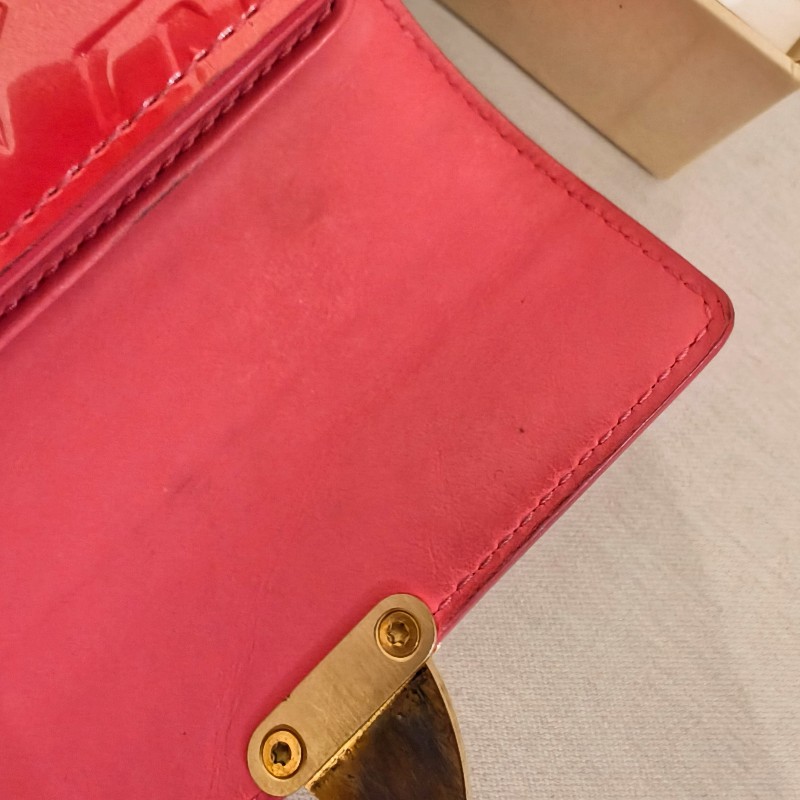 Louis Vuitton 漆皮壓花短夾-24