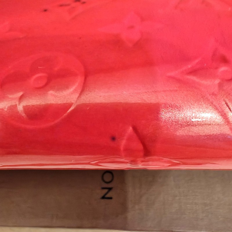 Louis Vuitton 漆皮壓花短夾-26