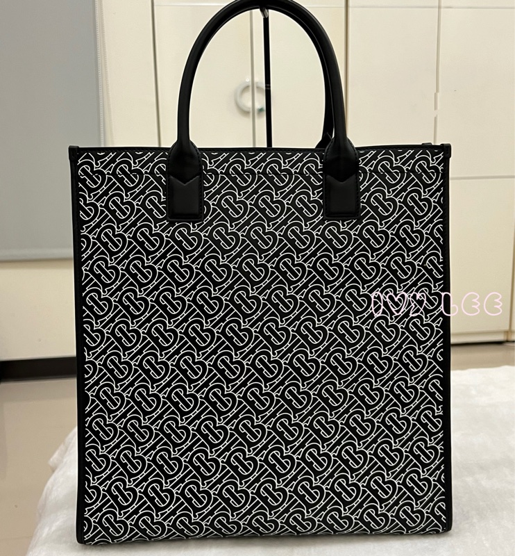 BURBERRY 經典黑色牛皮 滿版LOGO 托特包 男士 斜背包 手提包 正品 二手精品-1
