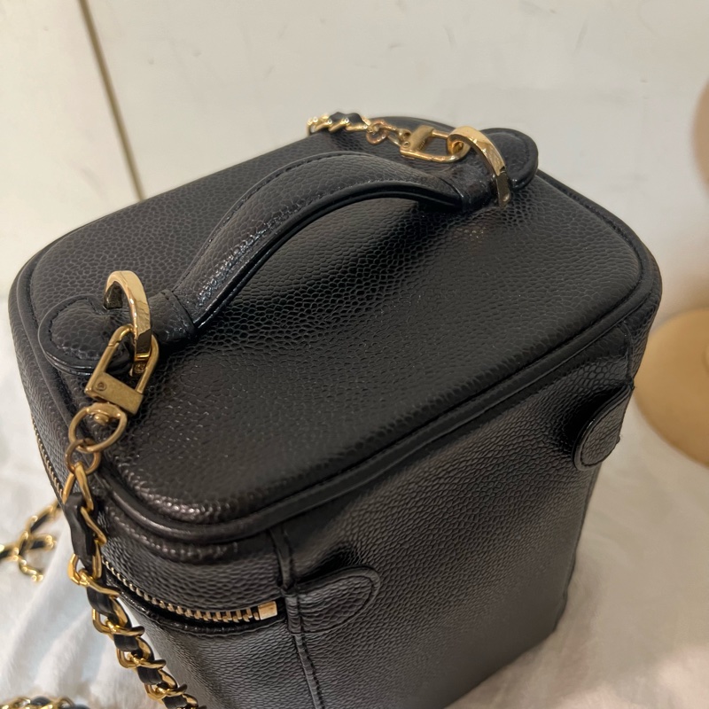 Chanel 黑金魚子醬手提化妝包-20
