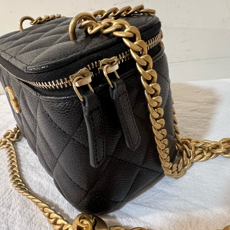 Chanel 23p 愛心調節扣化妝包❤️盒子包-10