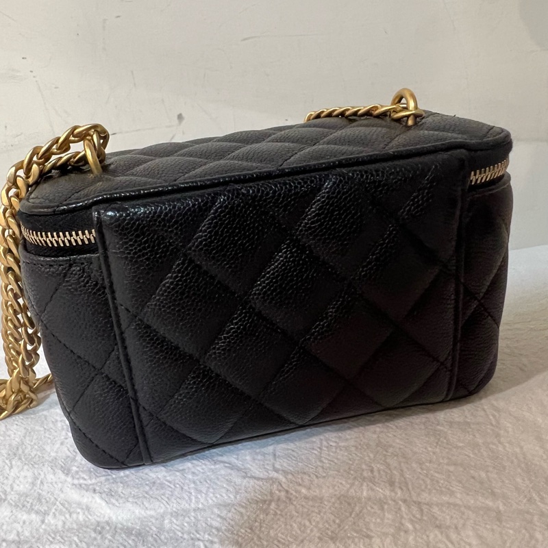 Chanel 23p 愛心調節扣化妝包❤️盒子包-11