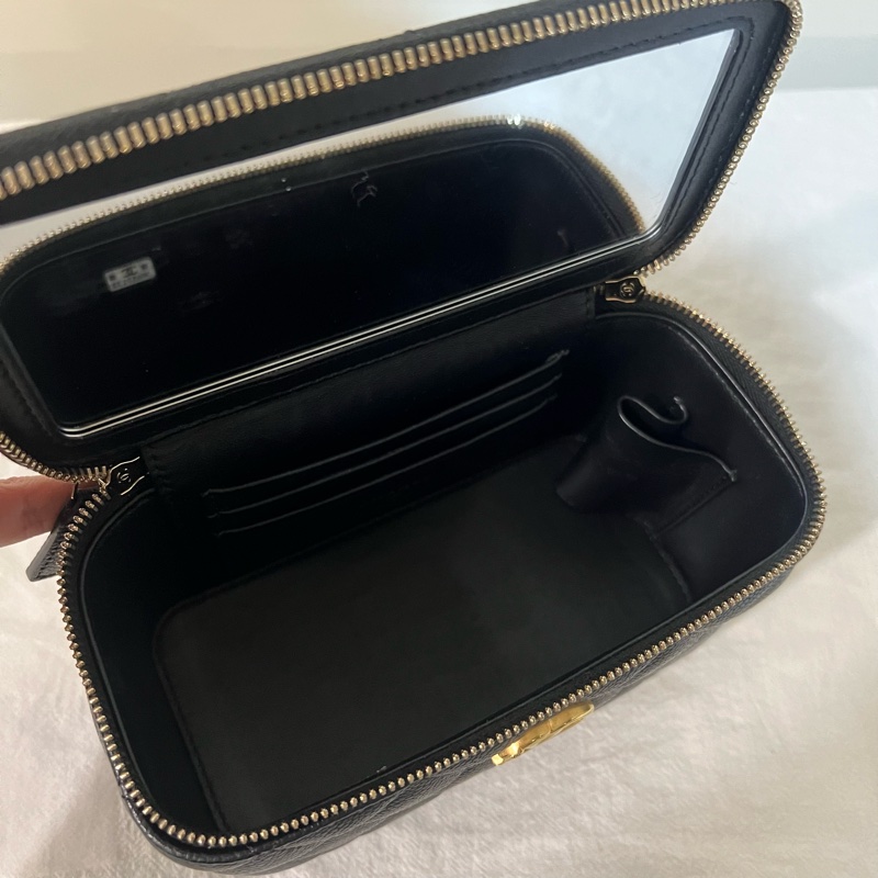 Chanel 23p 愛心調節扣化妝包❤️盒子包-16