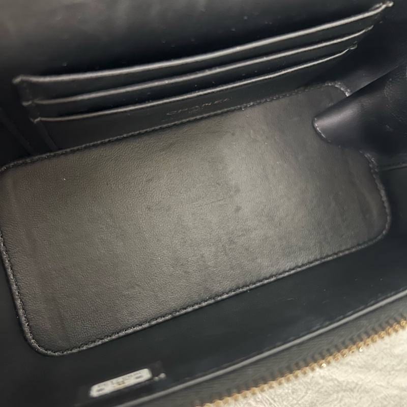 Chanel 23p 愛心調節扣化妝包❤️盒子包-17