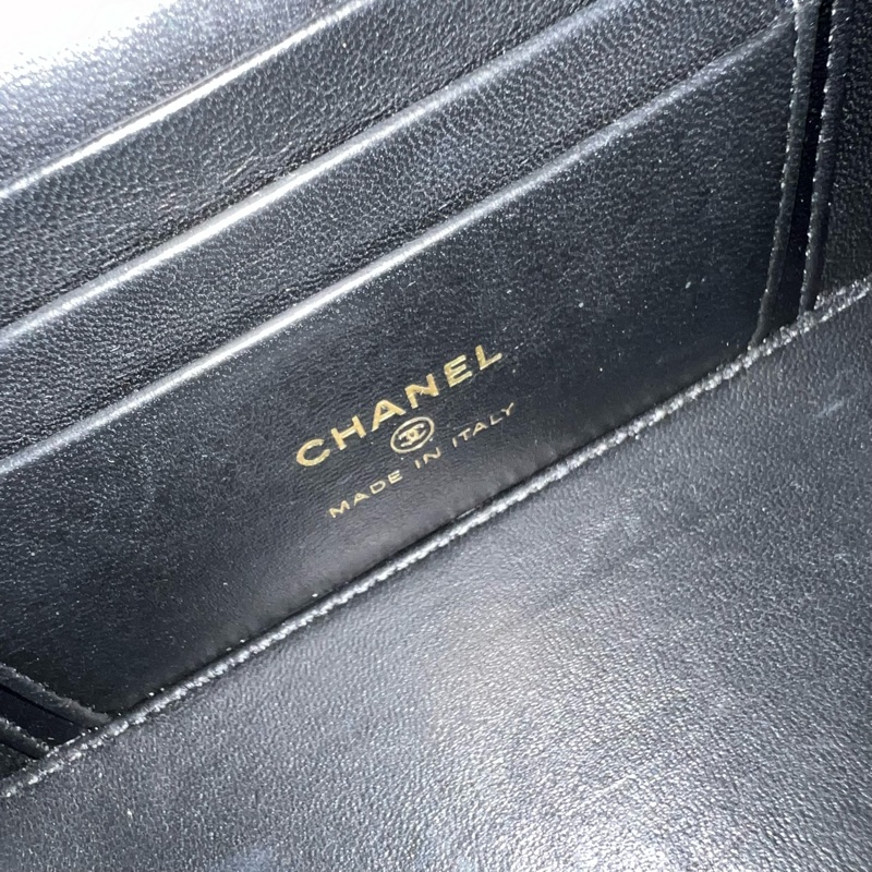 Chanel 23p 愛心調節扣化妝包❤️盒子包-18