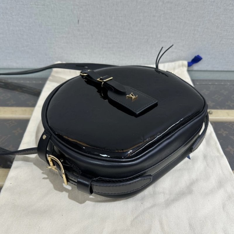LV 黑金漆皮圓餅肩背斜背包 22*20*7 98新配件塵袋-4