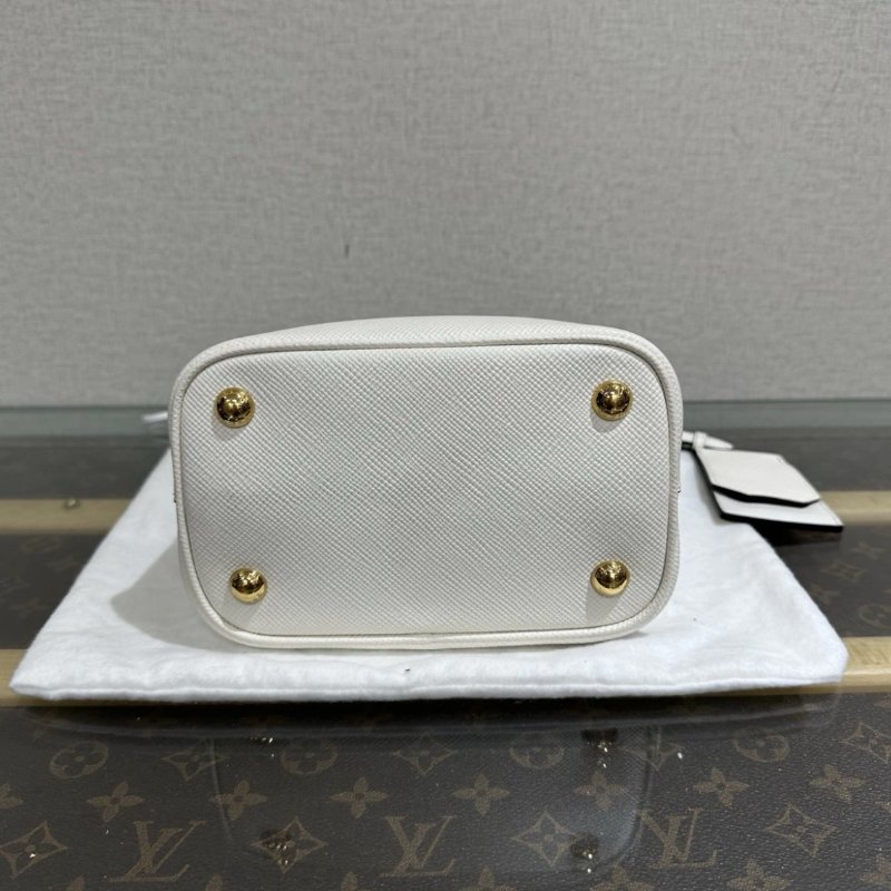 PRADA 米色Prada Panier肩背斜背水桶包 17*18*10.5 99新配件塵袋保卡-4