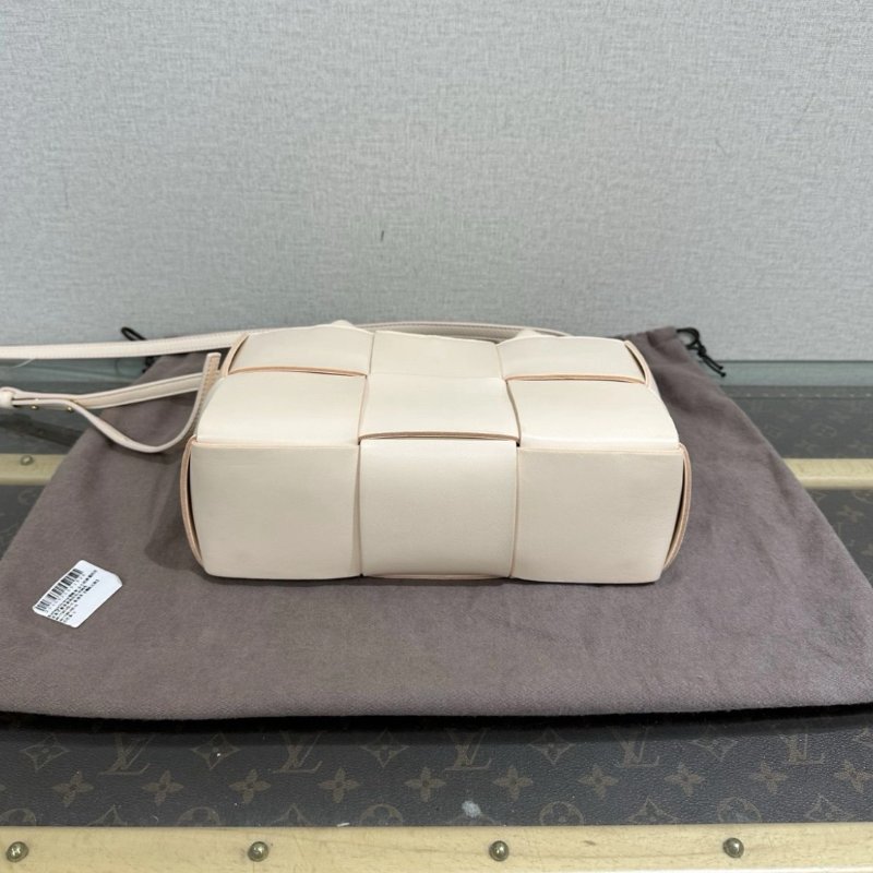 BV 浮雕粉mini ARCO托特手提斜背包 28*16*8 99新配件塵袋-3