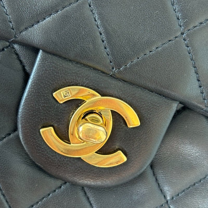 Chanel 黑金羊皮方胖子 尺寸17✖️14 3開卡標齊全有塵袋 整體不錯 四角無磨損 內裡乾淨-1