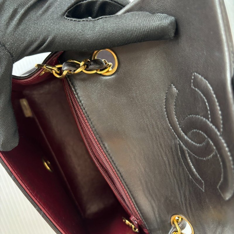 Chanel 黑金羊皮方胖子 尺寸17✖️14 3開卡標齊全有塵袋 整體不錯 四角無磨損 內裡乾淨-2