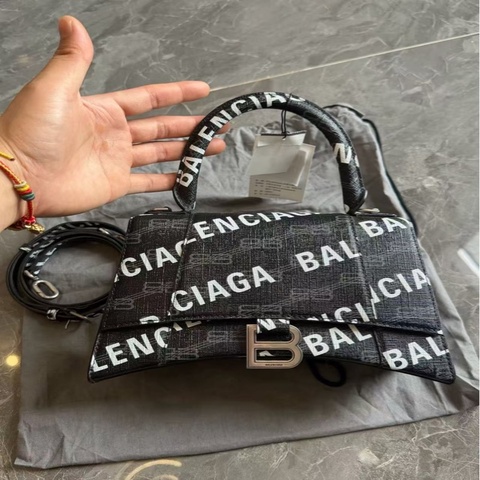 Balenciaga 黑色滿彈幕沙漏包