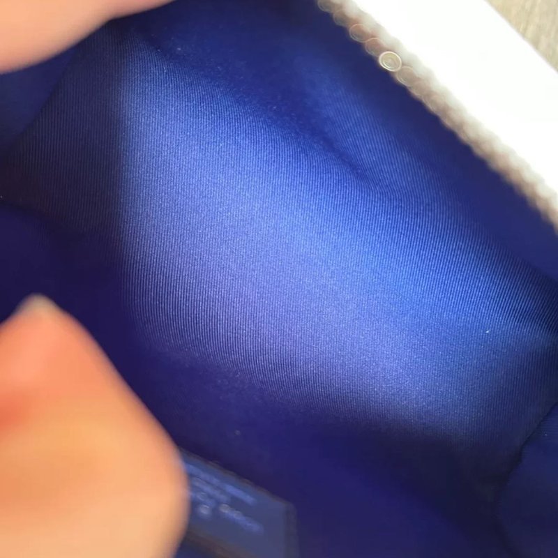 Lv keepall xs限量版 水墨暈染 斜背包包 幾乎全新,芯片款,配件防塵袋 肩帶 尺寸21.5×12×9-1