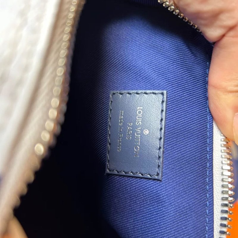Lv keepall xs限量版 水墨暈染 斜背包包 幾乎全新,芯片款,配件防塵袋 肩帶 尺寸21.5×12×9-2