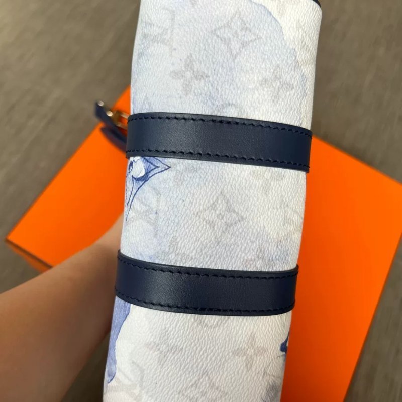 Lv keepall xs限量版 水墨暈染 斜背包包 幾乎全新,芯片款,配件防塵袋 肩帶 尺寸21.5×12×9-4