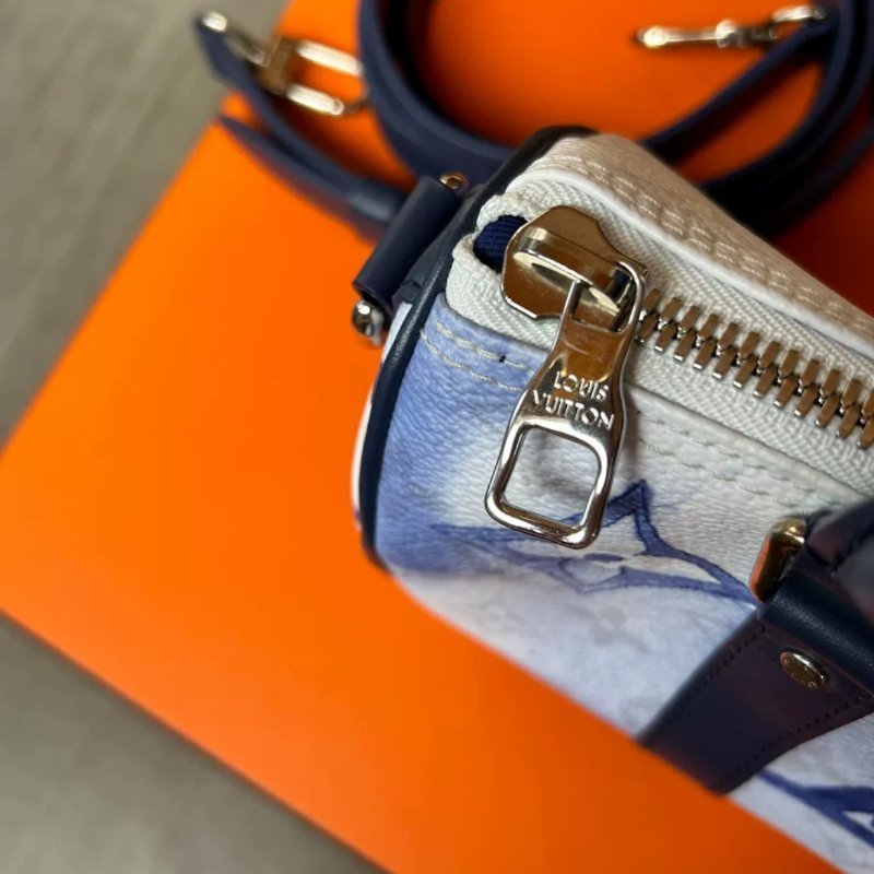 Lv keepall xs限量版 水墨暈染 斜背包包 幾乎全新,芯片款,配件防塵袋 肩帶 尺寸21.5×12×9-5