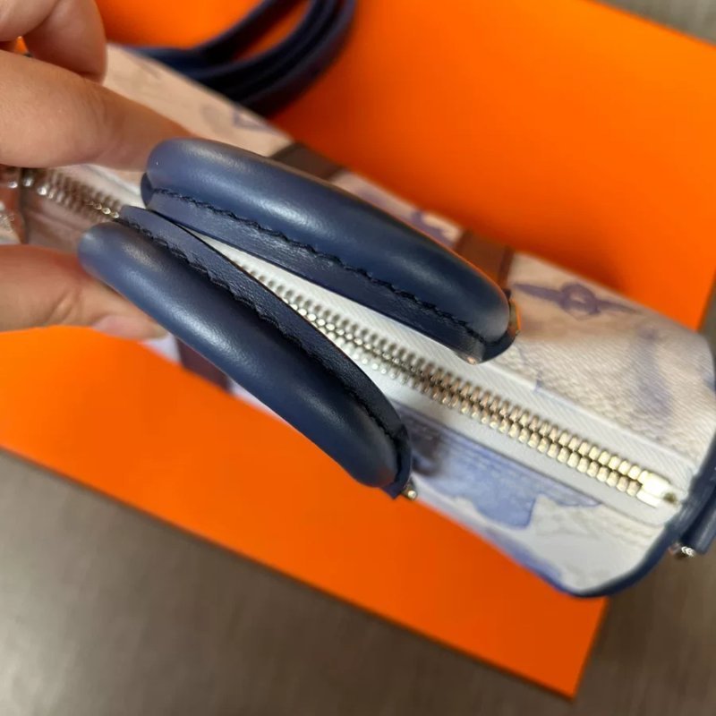 Lv keepall xs限量版 水墨暈染 斜背包包 幾乎全新,芯片款,配件防塵袋 肩帶 尺寸21.5×12×9-6